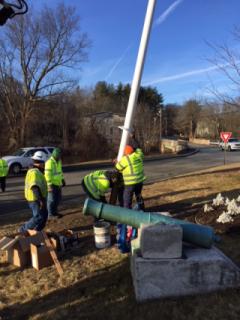 raising the Manchaug flagpole